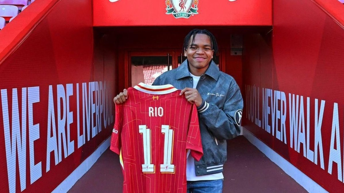 Cầu thủ trẻ Rio Ngumoha trong màu áo Liverpool, ngôi sao tiềm năng hứa hẹn sẽ tỏa sáng ở Ngoại hạng Anh.